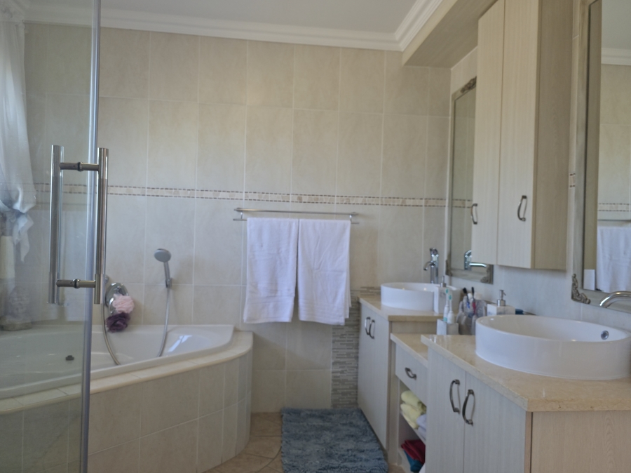 3 Bedroom Property for Sale in Wavecrest Eastern Cape